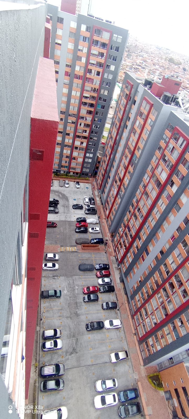 Vista aérea de torres con acabado mixto, gris y ladrillo original