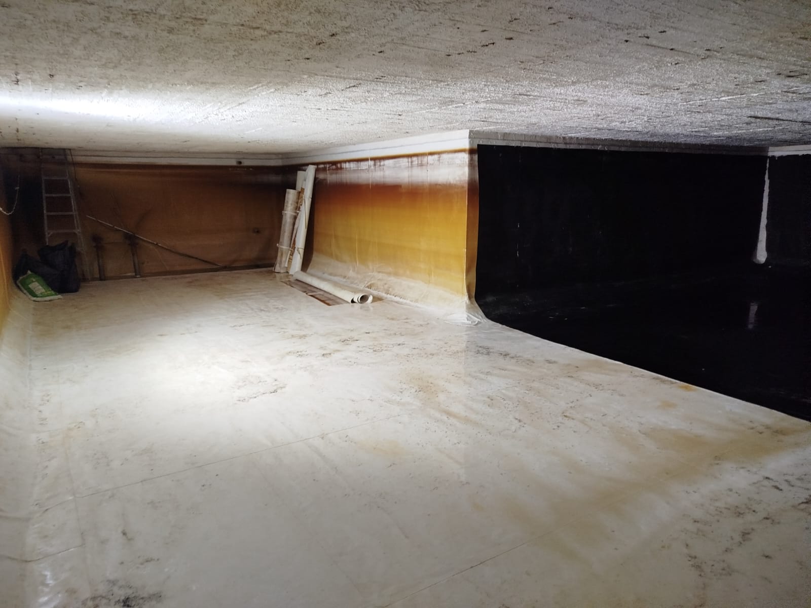 Avance de preparaci&oacute;n de muro y piso