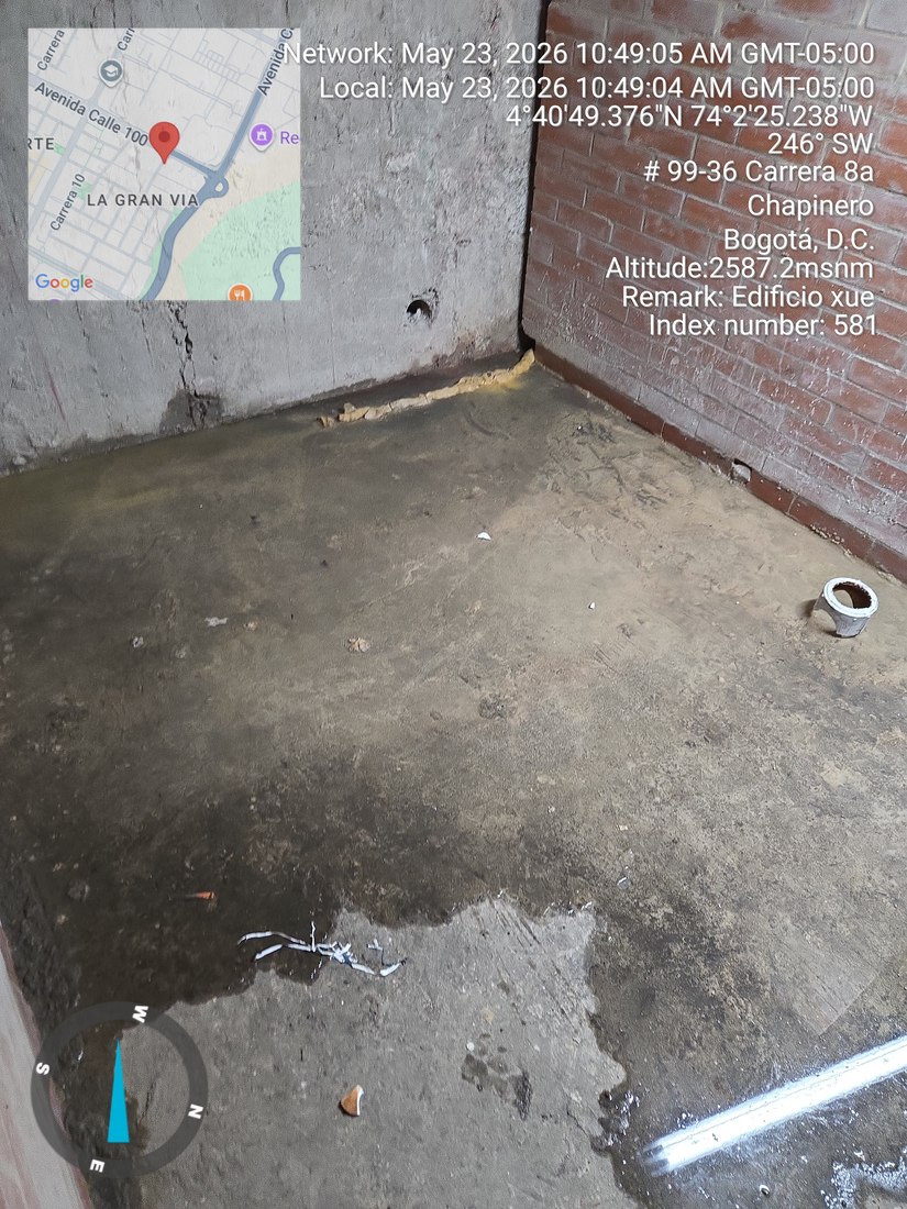 Humedad en el sótano cerca de la placa